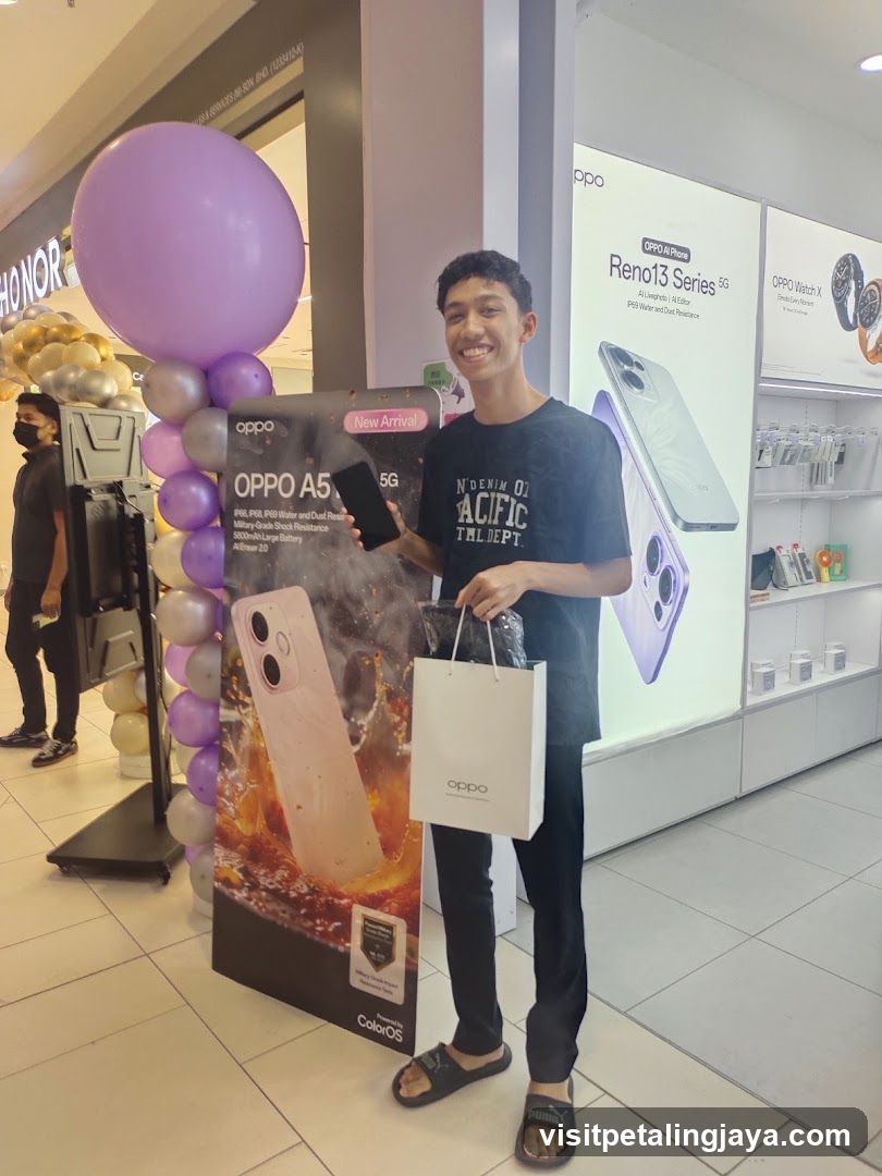 OPPO EXPERIENCE STORE JB PARADIGM MALL