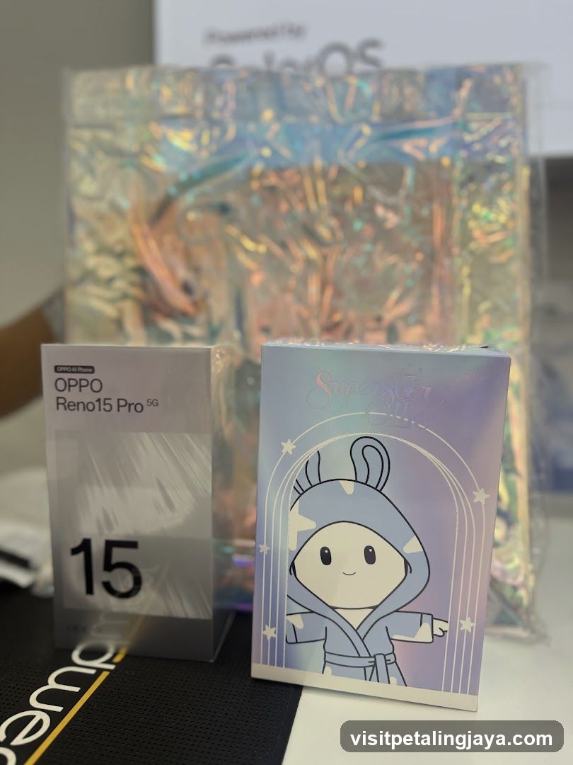 Oppo Reno15 Pro 5G Box and Merchandise