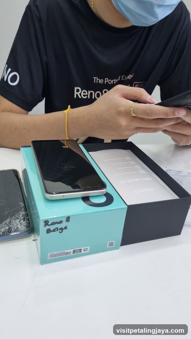 Oppo Reno 8 Beige Phone