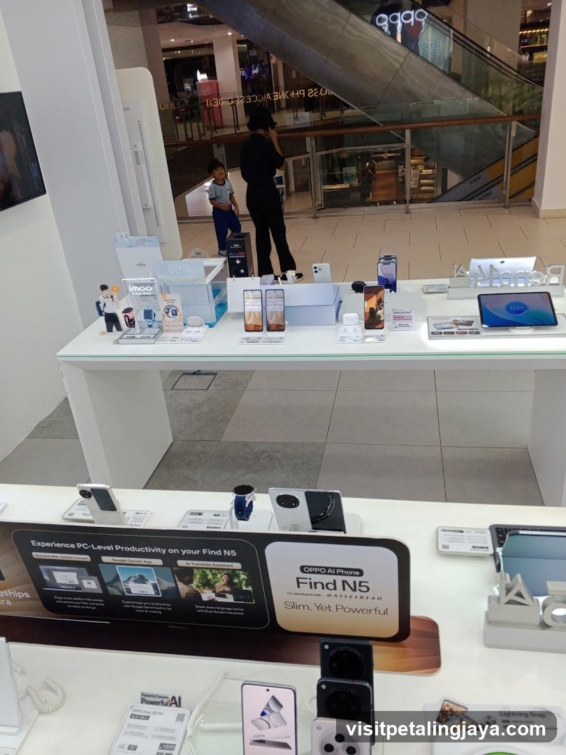 OPPO Store Display