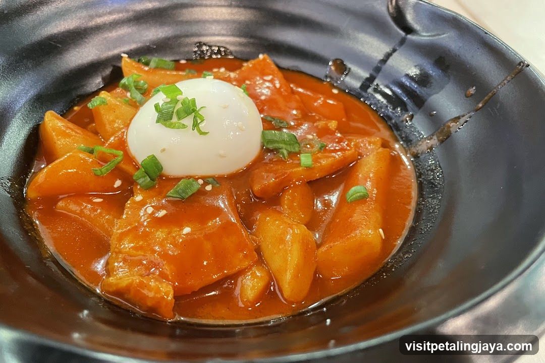 Tteokbokki with Egg