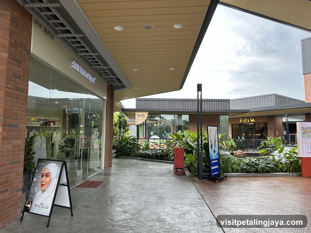 Siti Khadijah Elmina Lakeside Mall
