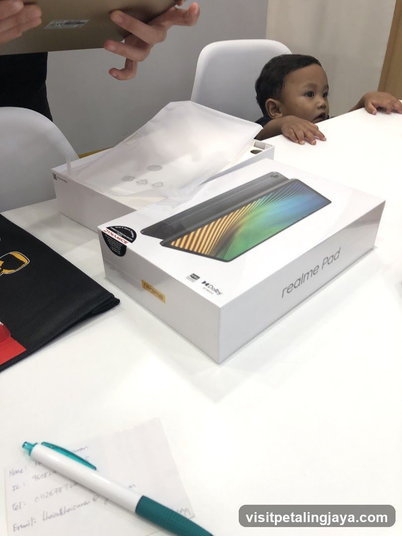 Unboxing a Realme Pad