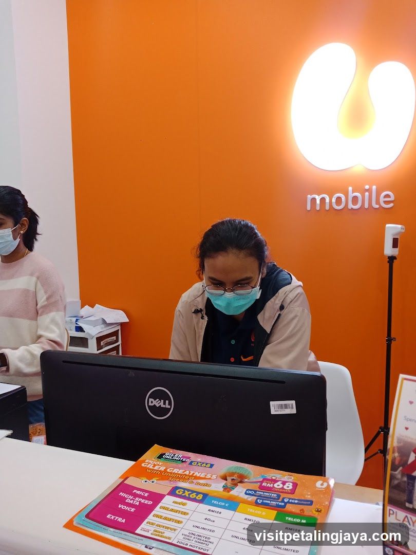 U Mobile Store Counter