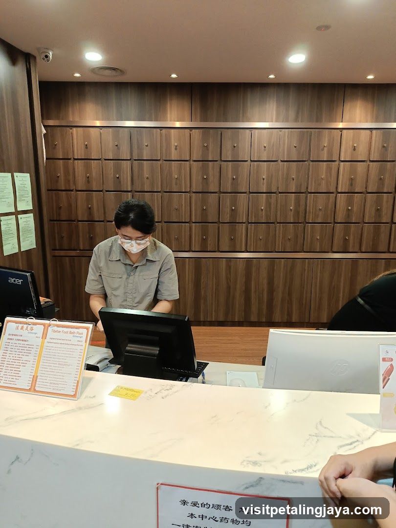 Reception Desk with Lockers