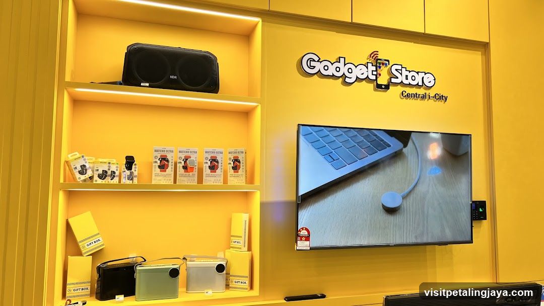 Gadget Store Display