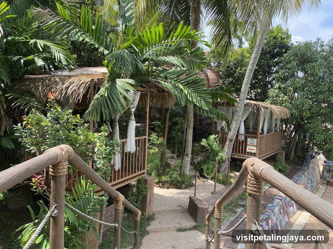 Tropical Dining Cabanas