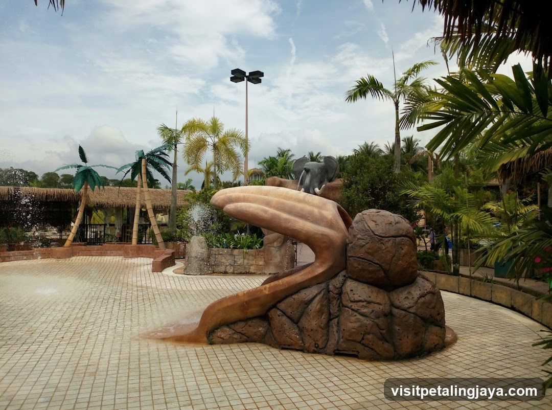 Water park slide with elephant feature