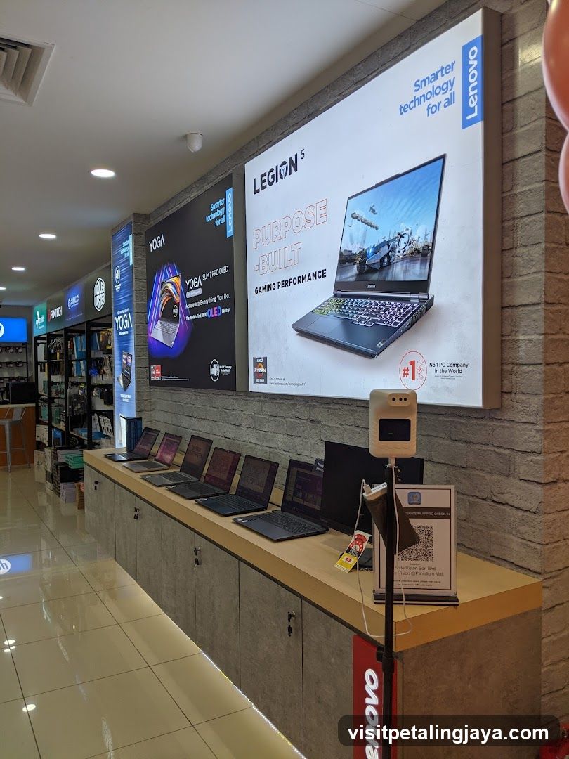 Lenovo Store Display