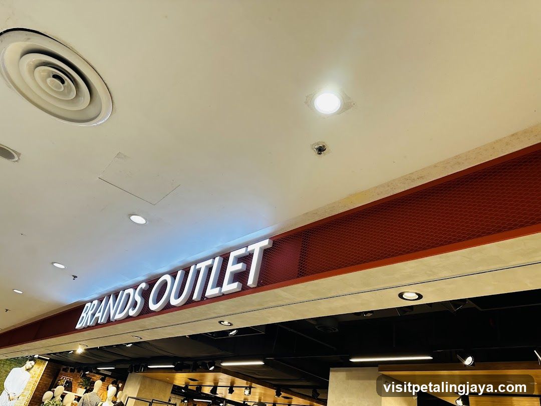 Brands Outlet Signage