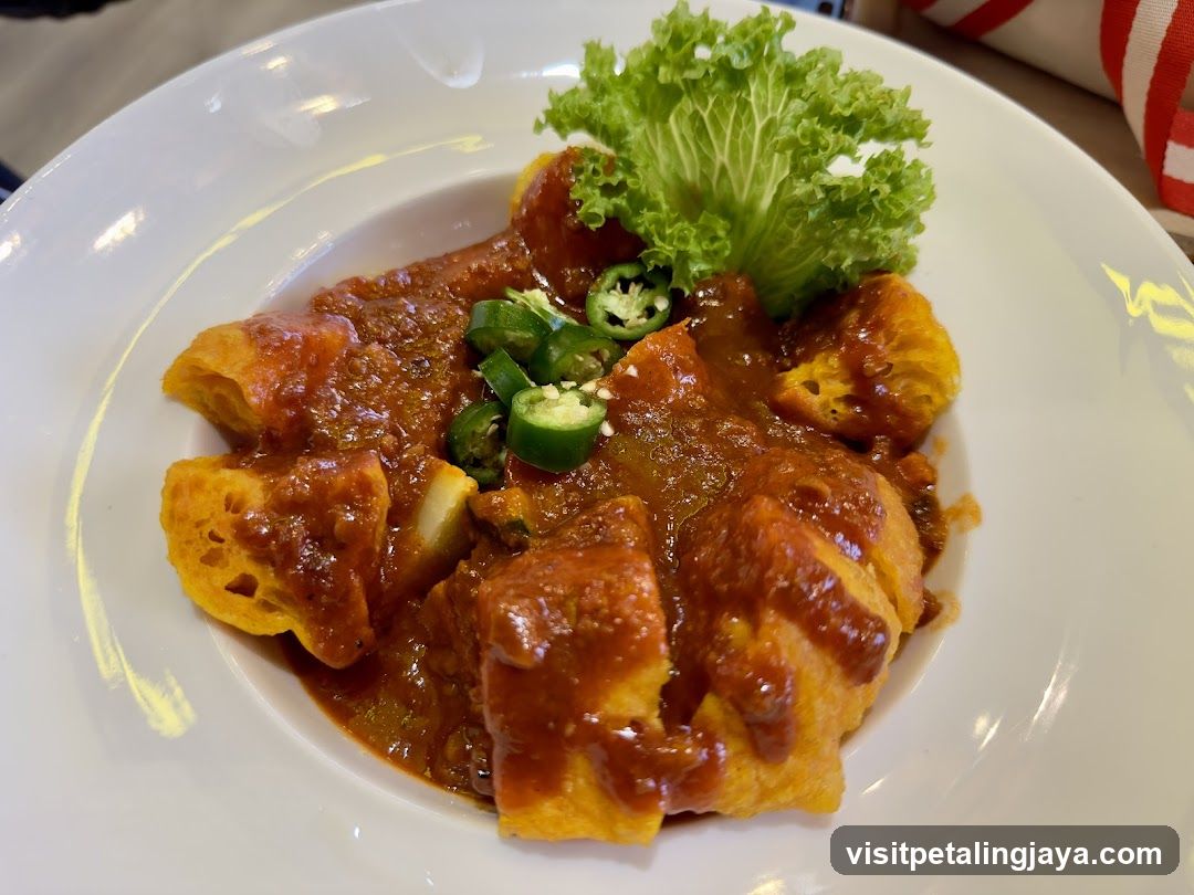 Fried Dough with Sauce and Chili