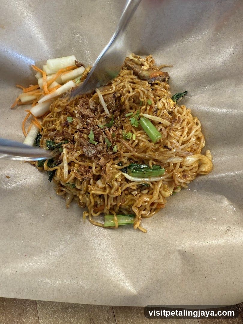 Noodles with vegetables and meat