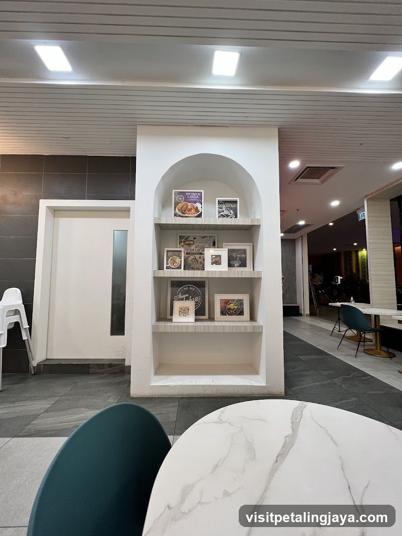 Restaurant Interior Decor