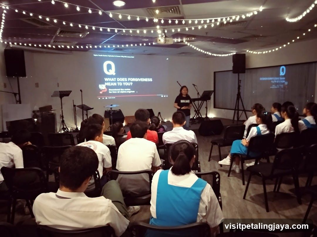 Presentation in a room with string lights