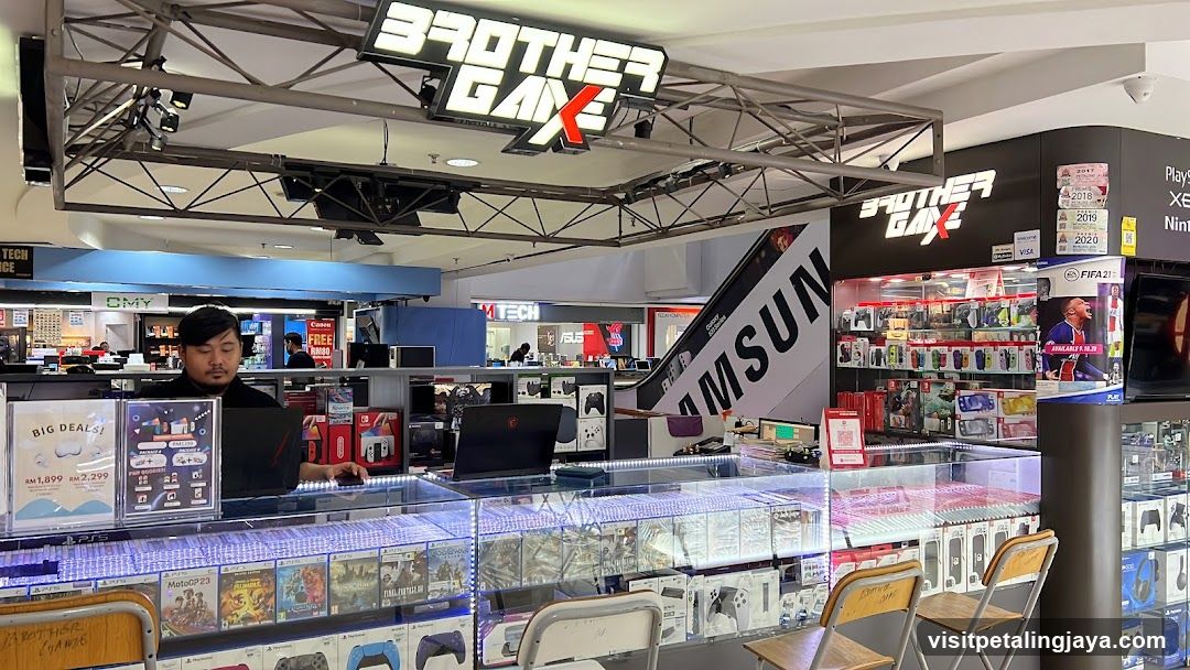 Electronics Store Display
