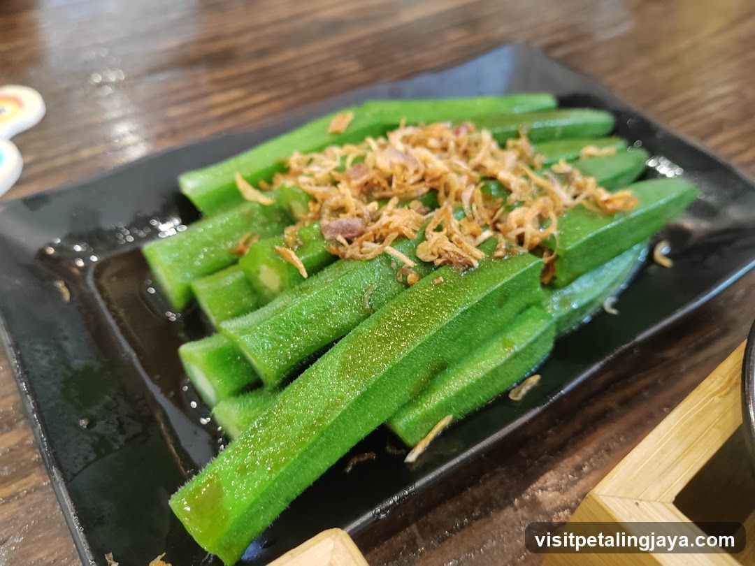 Steamed Okra with Fried Shallots