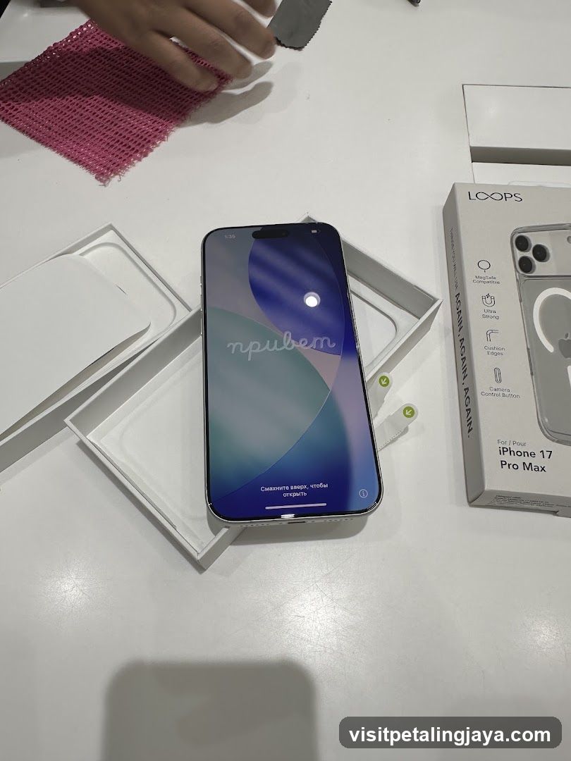 iPhone 17 Pro Max Box and Accessories