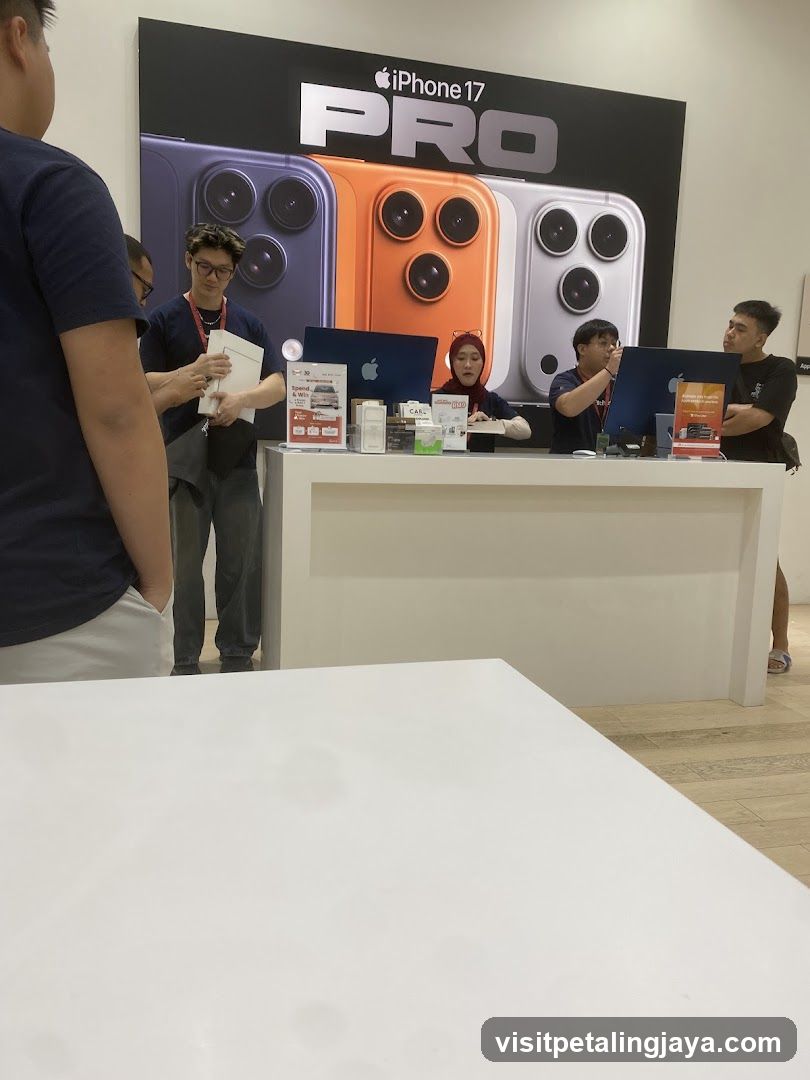 Apple Store Counter