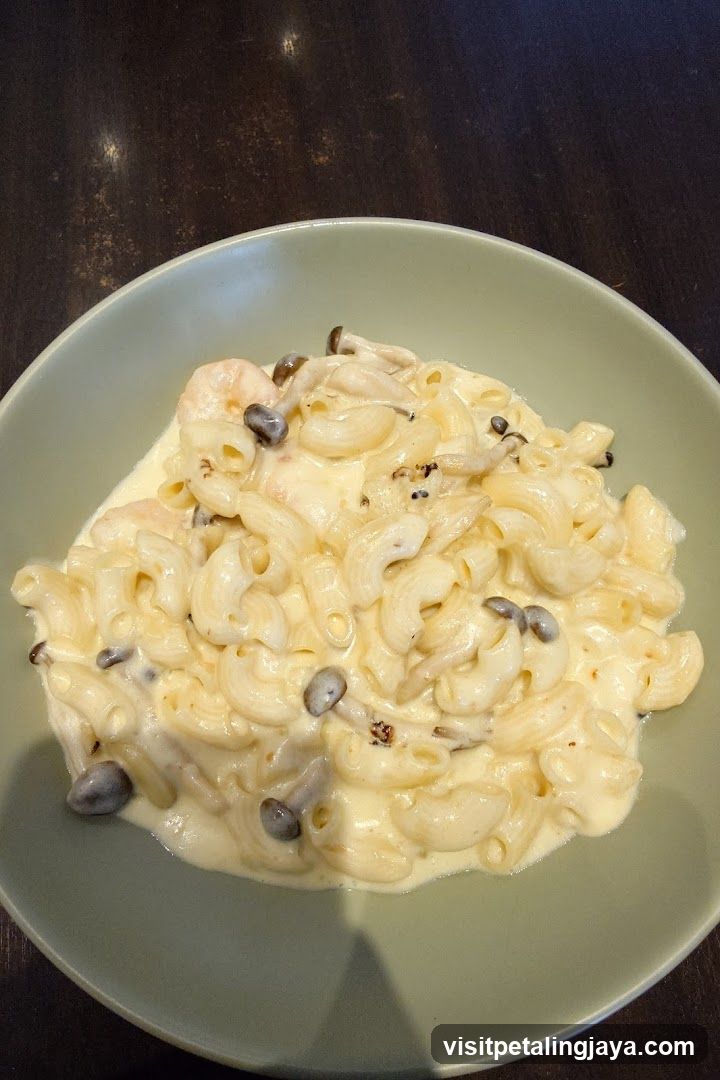 Creamy Macaroni with Shrimp and Mushrooms