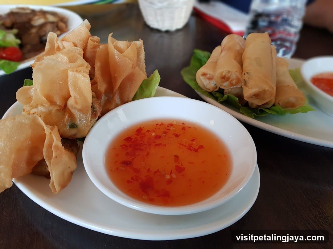 Fried Appetizers with Dipping Sauce
