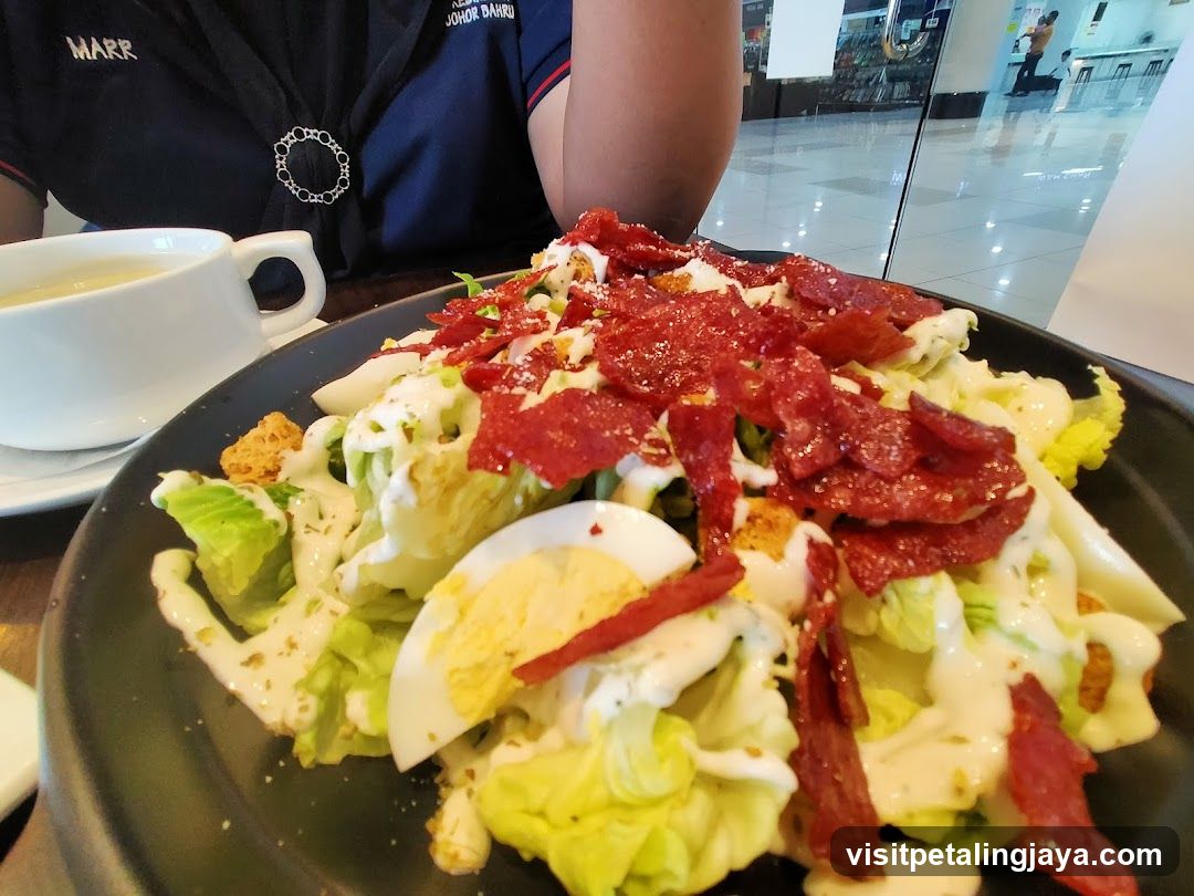 Salad with Bacon and Egg
