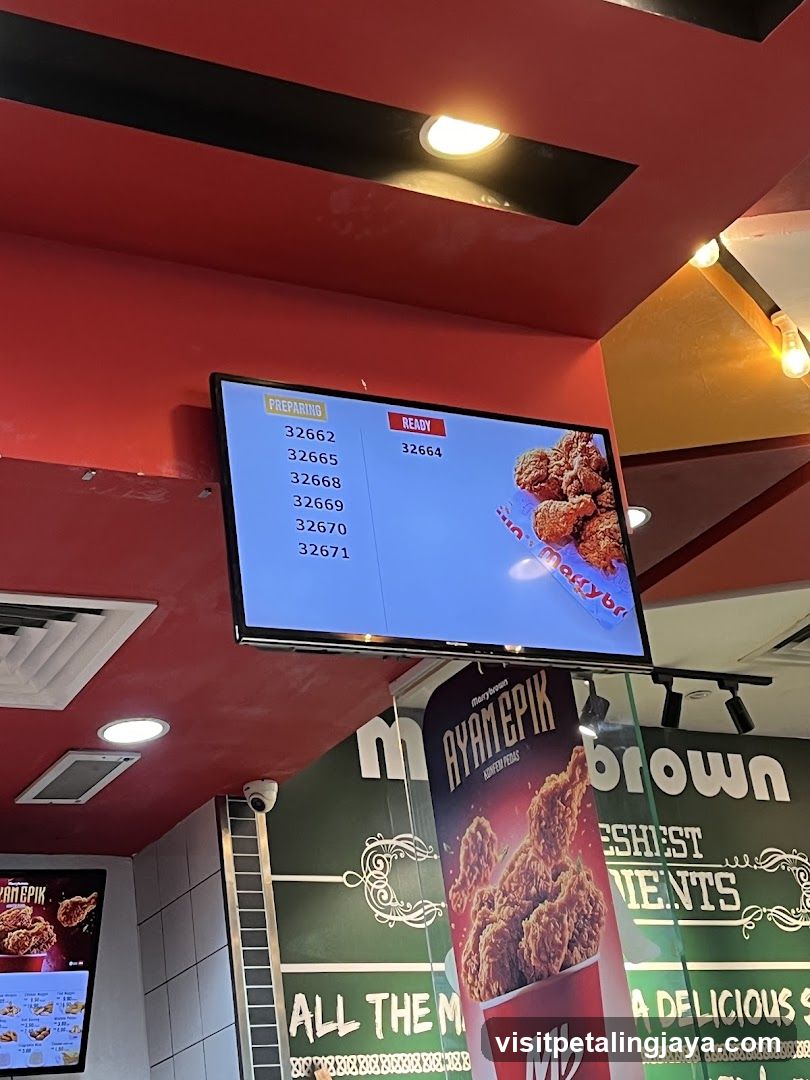 Order Status Screen and Advertisement