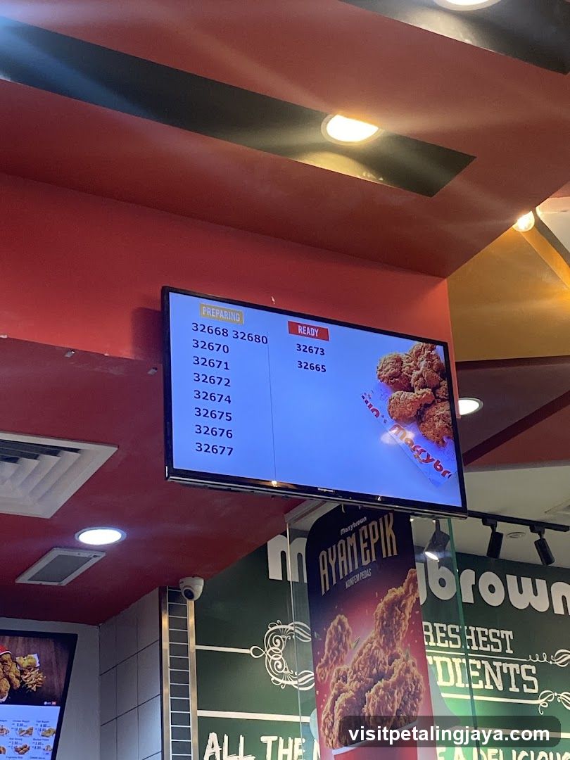 Order Status Screen and Advertisement