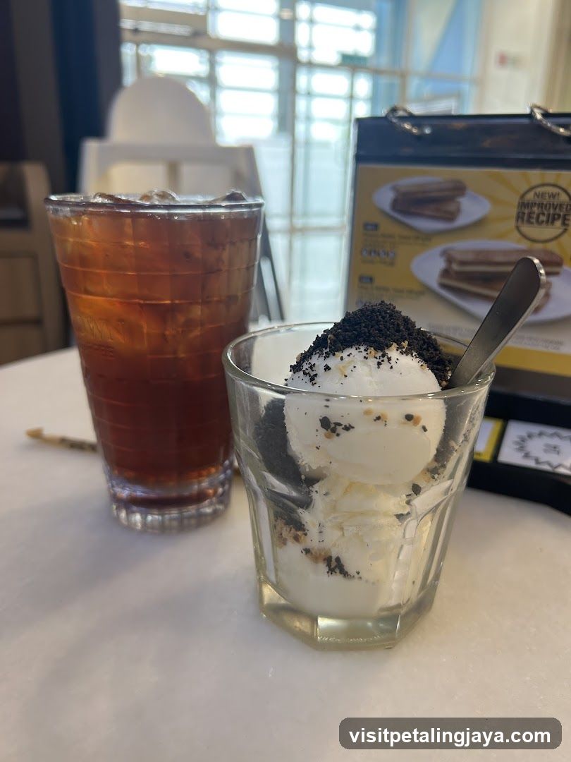 OLDTOWN White Coffee AEON Bukit Indah