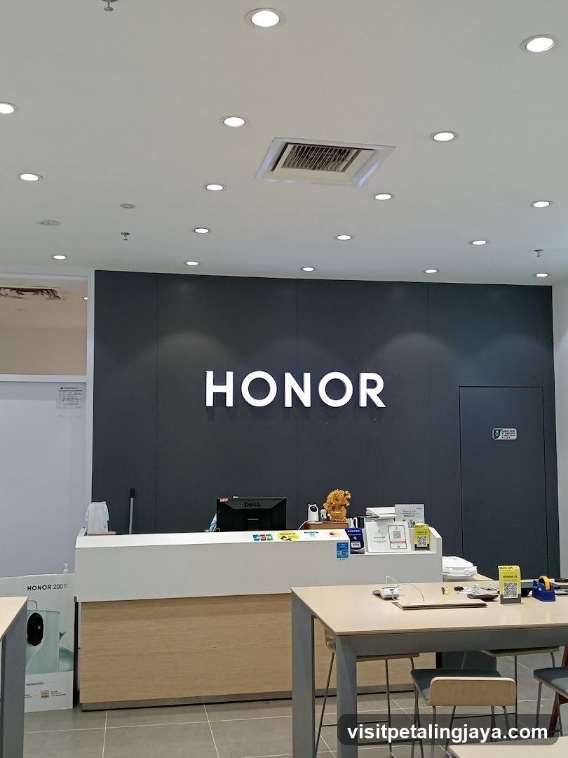 Honor Store Interior