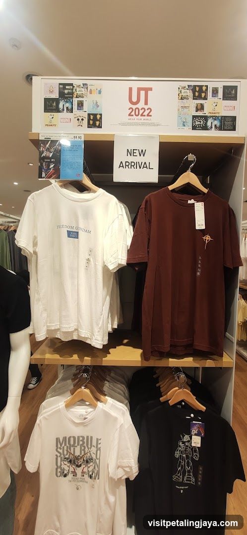 T-shirt display