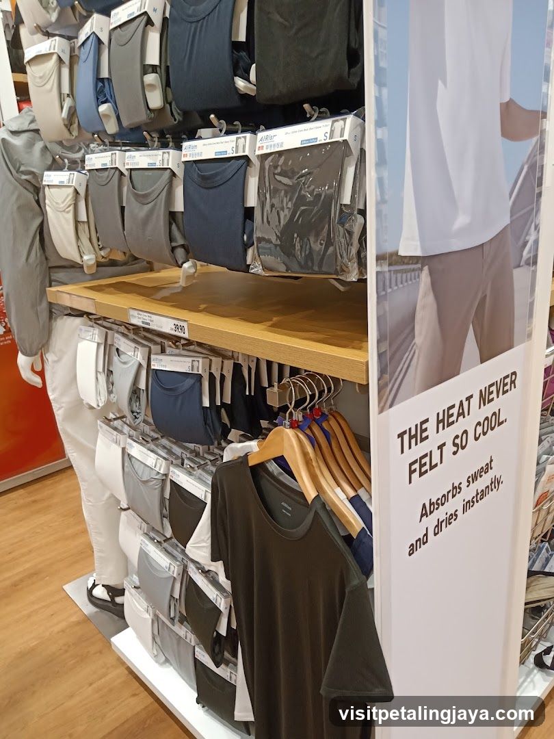 T-shirt display