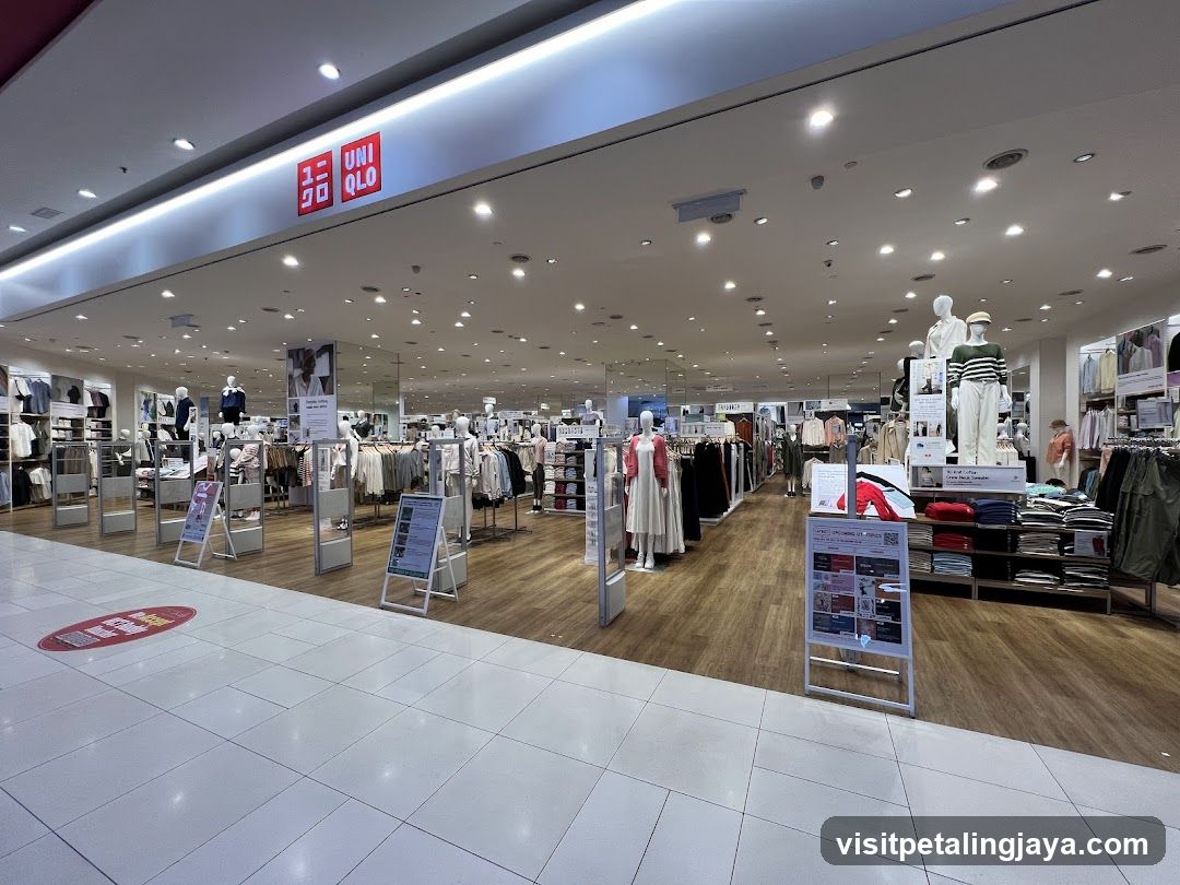 Uniqlo Store Interior