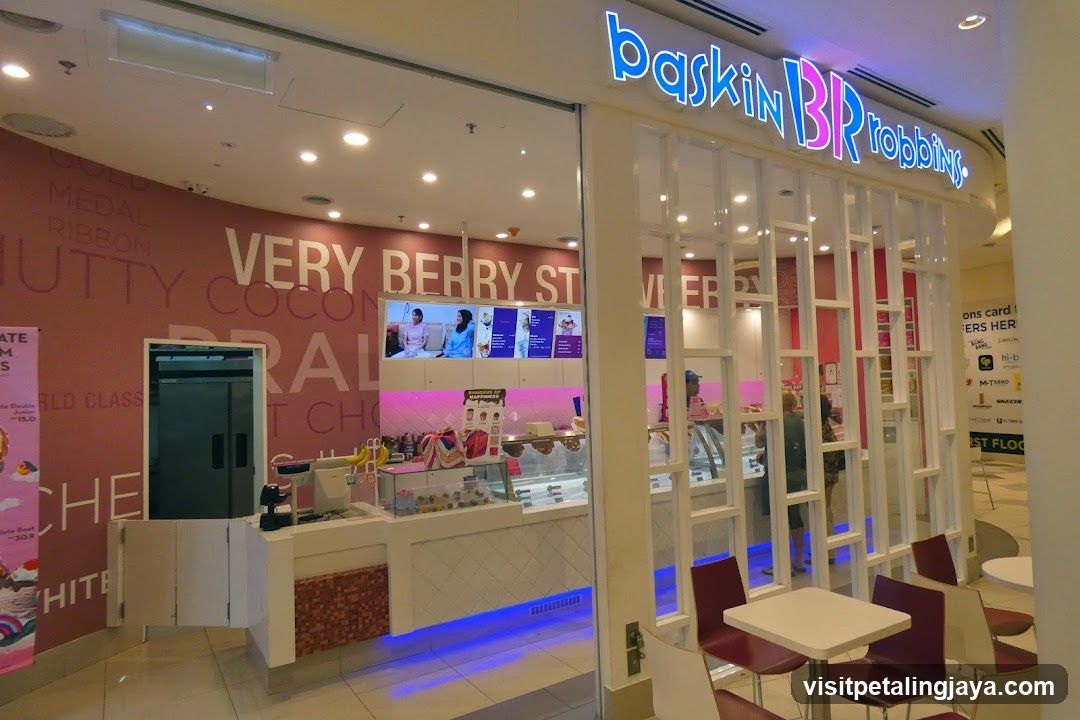 Baskin Robbins Storefront