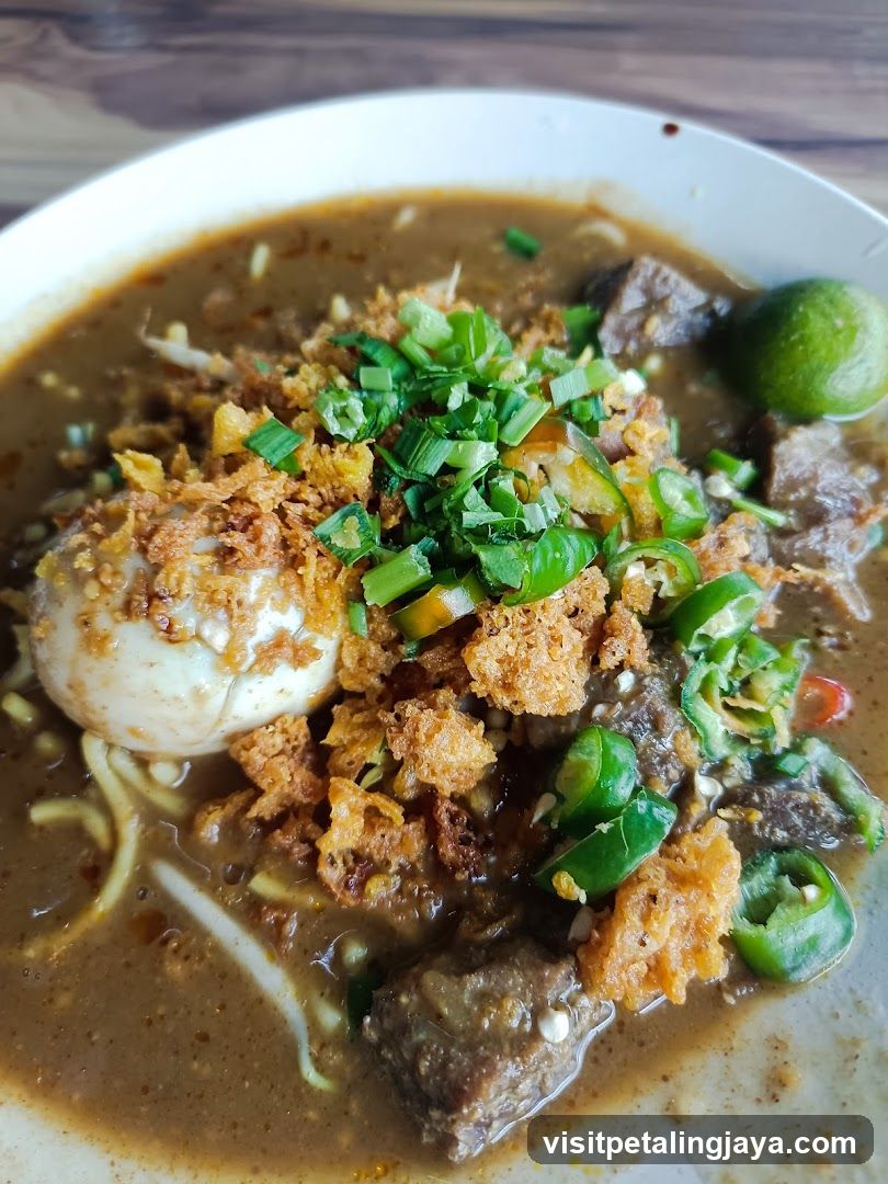 Noodle Soup with Egg and Meat