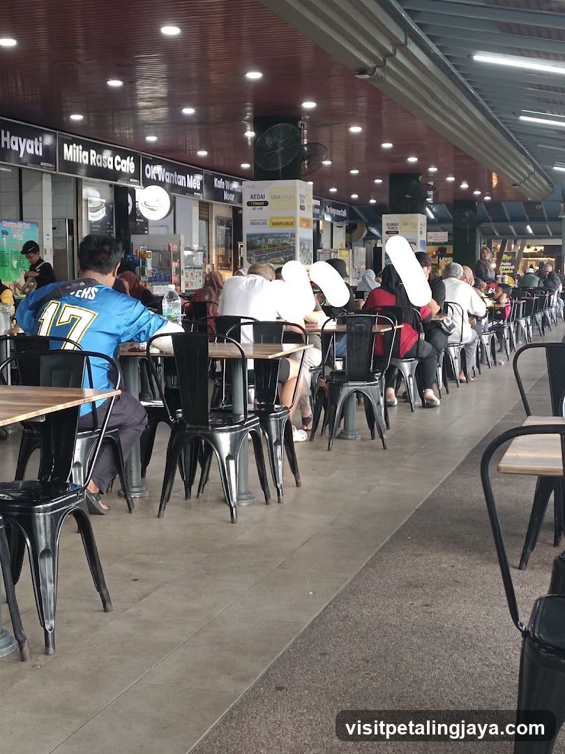 Outdoor Food Court Seating