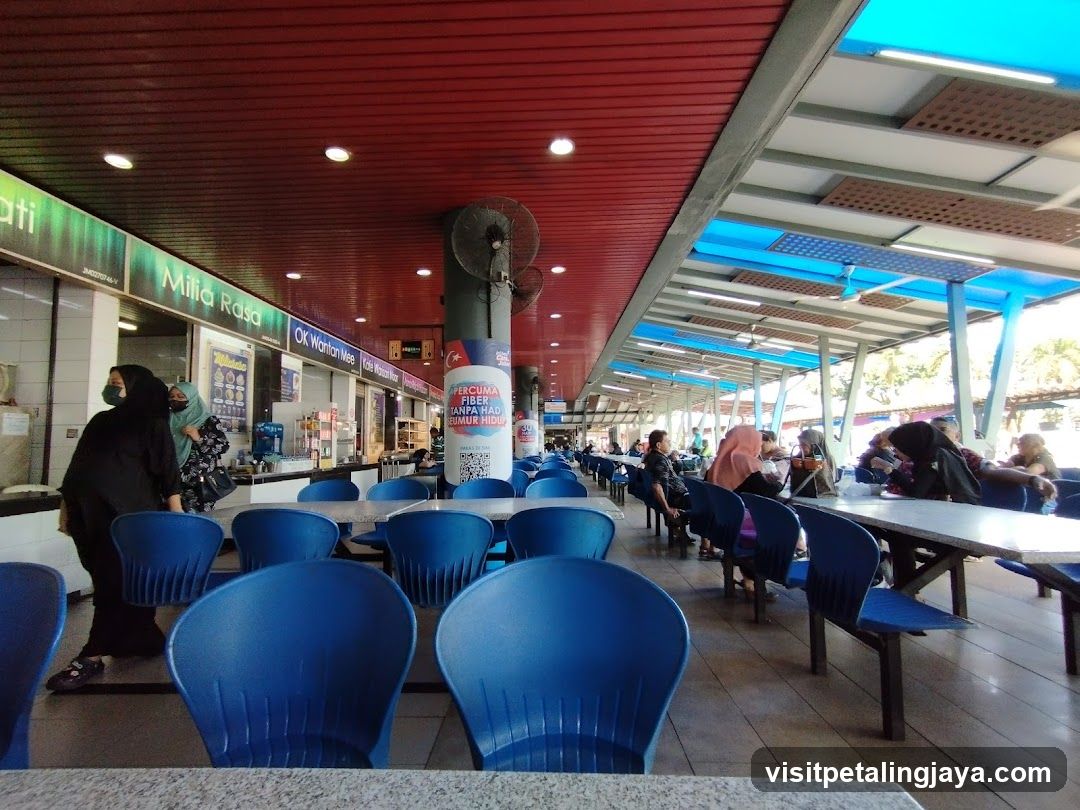 Outdoor Food Court Seating