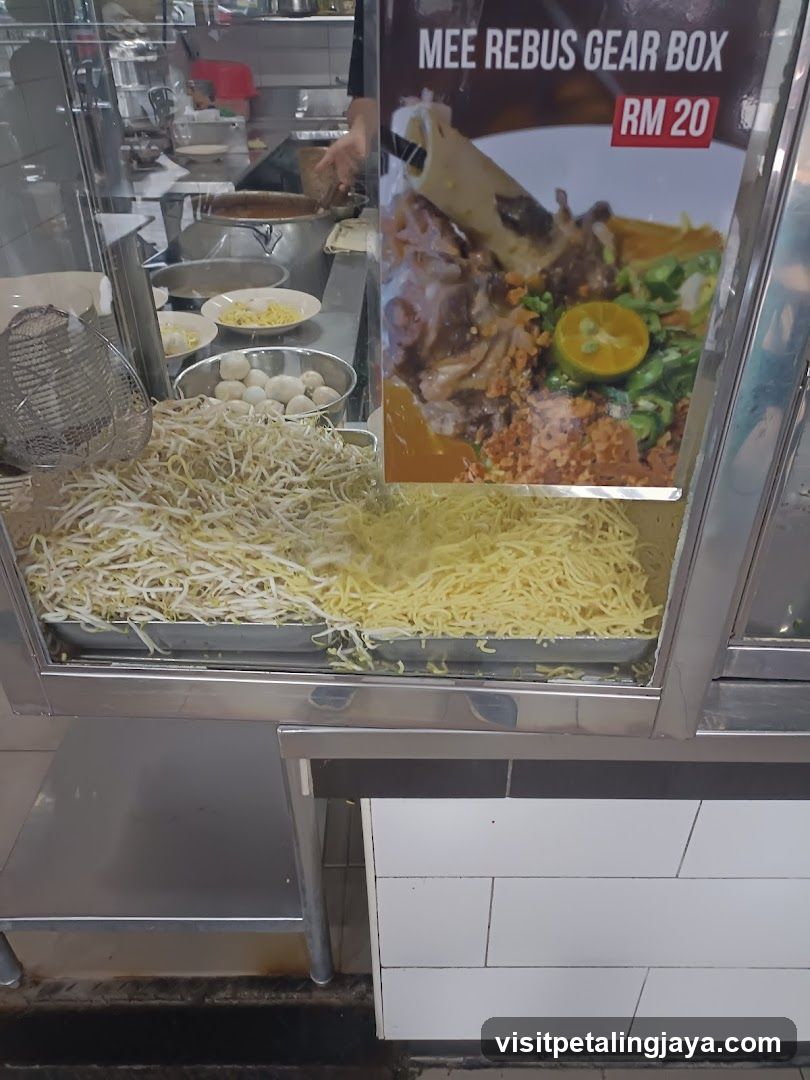 Mee Rebus Gear Box Advertisement