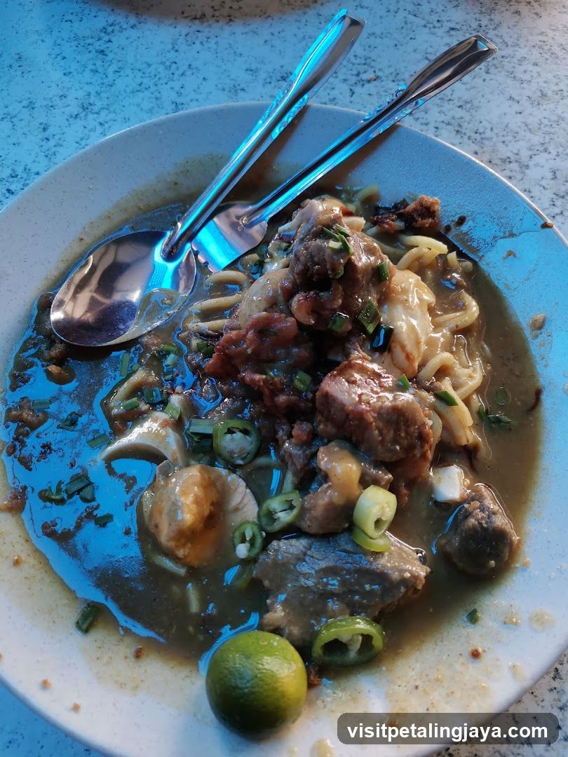 Noodle Soup with Meat and Lime