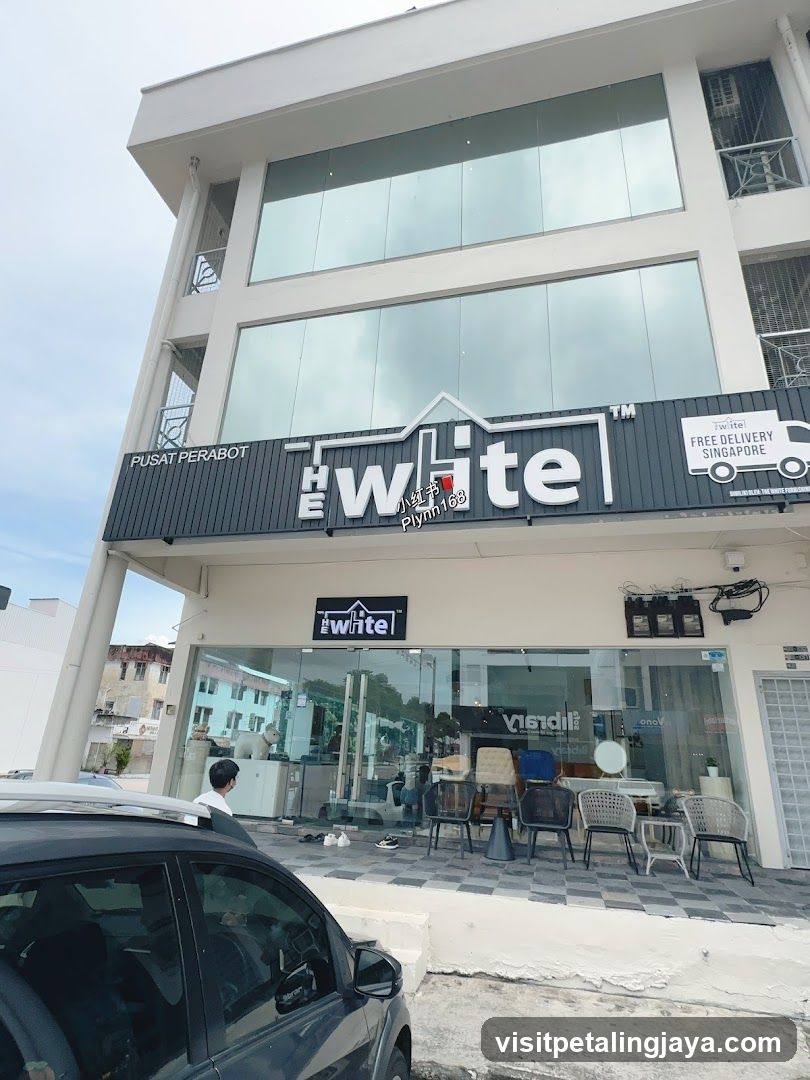 THE WHITE FURNISHING