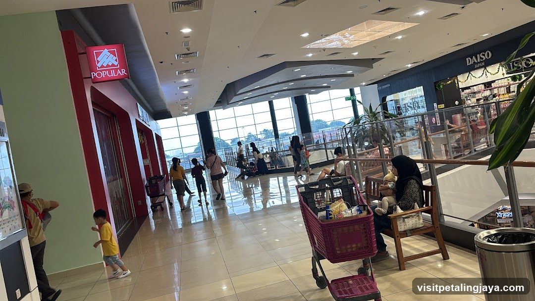 Aeon food court