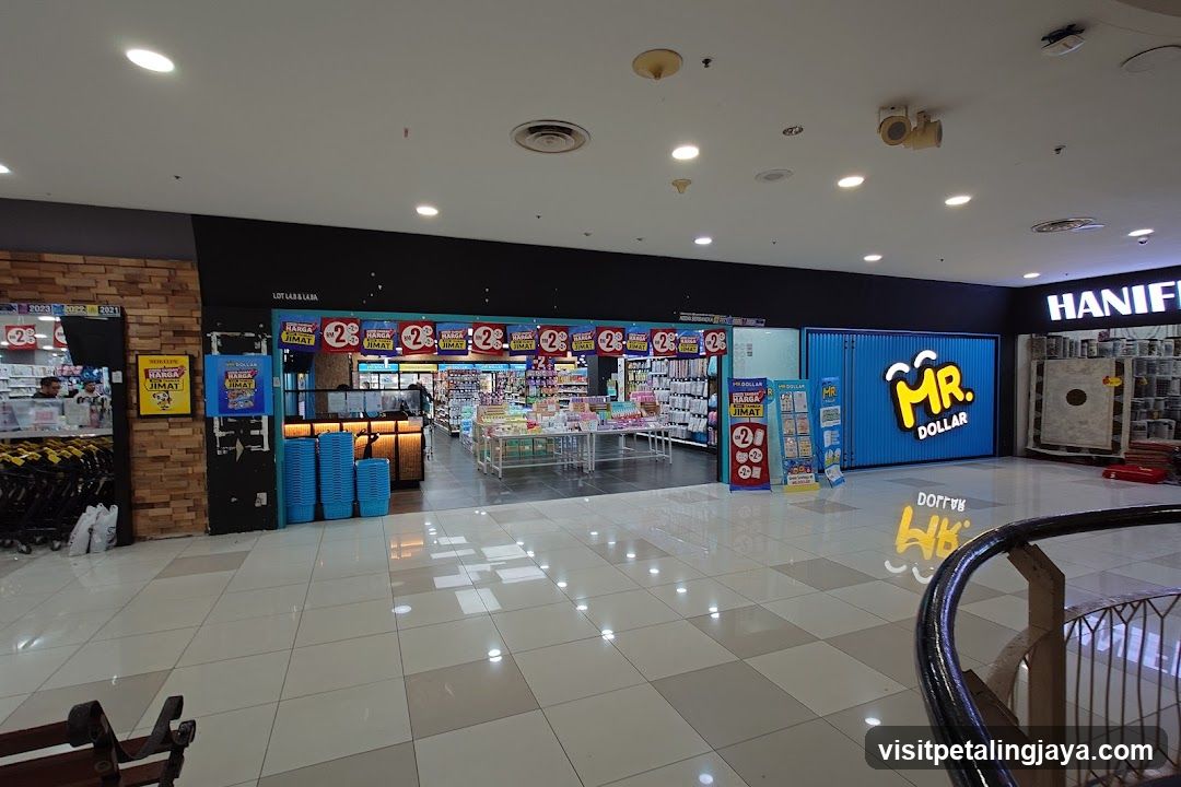 Mr. Dollar Store Entrance
