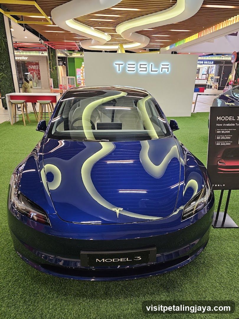 Tesla Model 3 Display