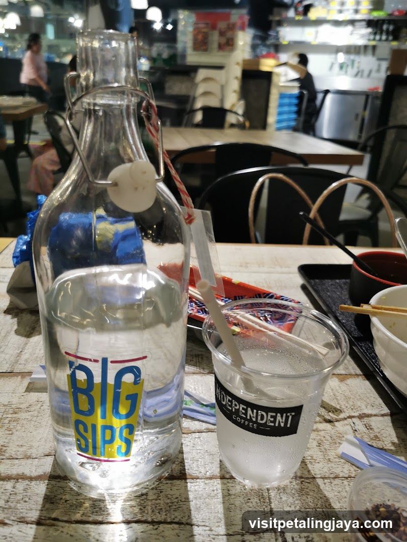Table setting with drinks