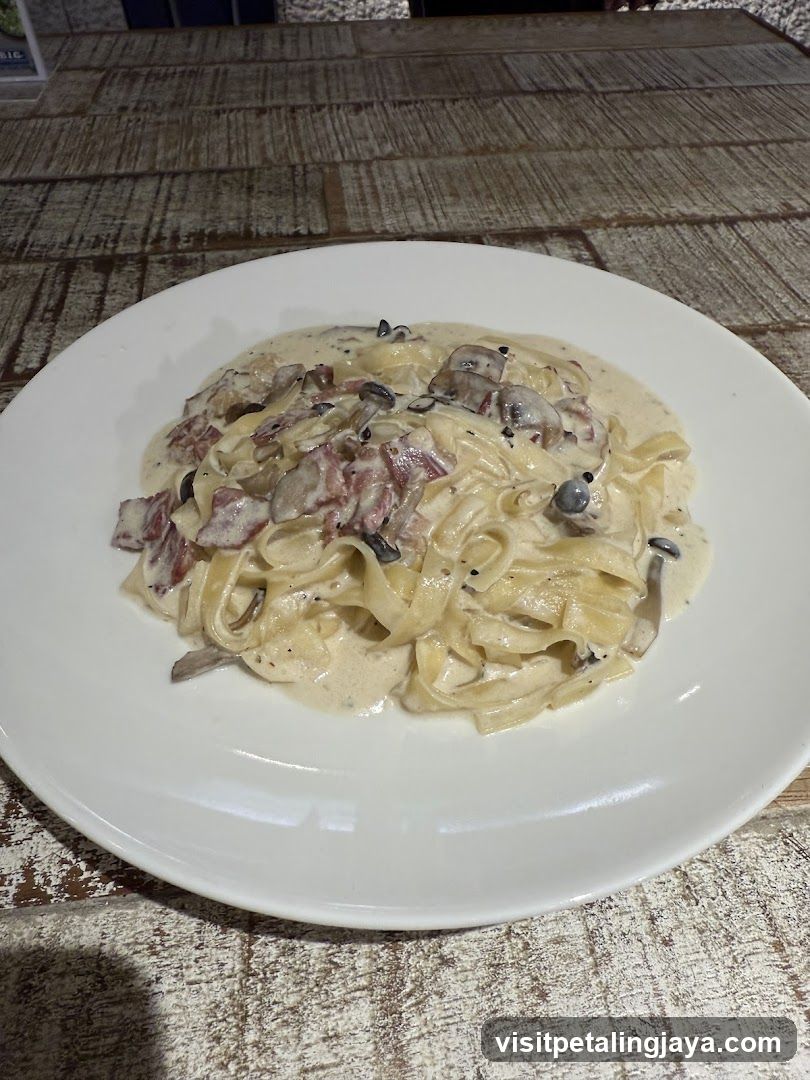 Fettuccine Alfredo with Mushrooms and Bacon