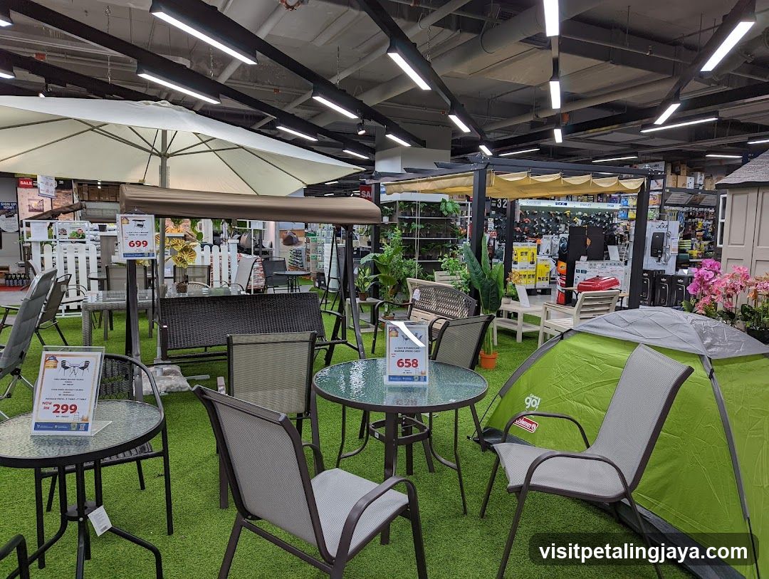 Outdoor Furniture Display