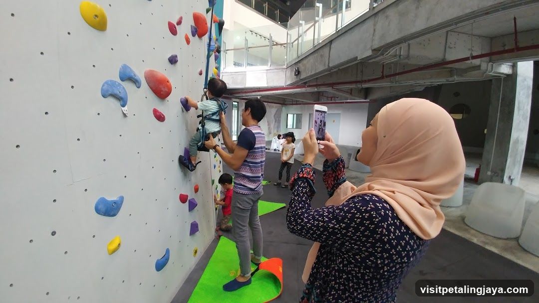 Camp5 Climbing Gym Paradigm