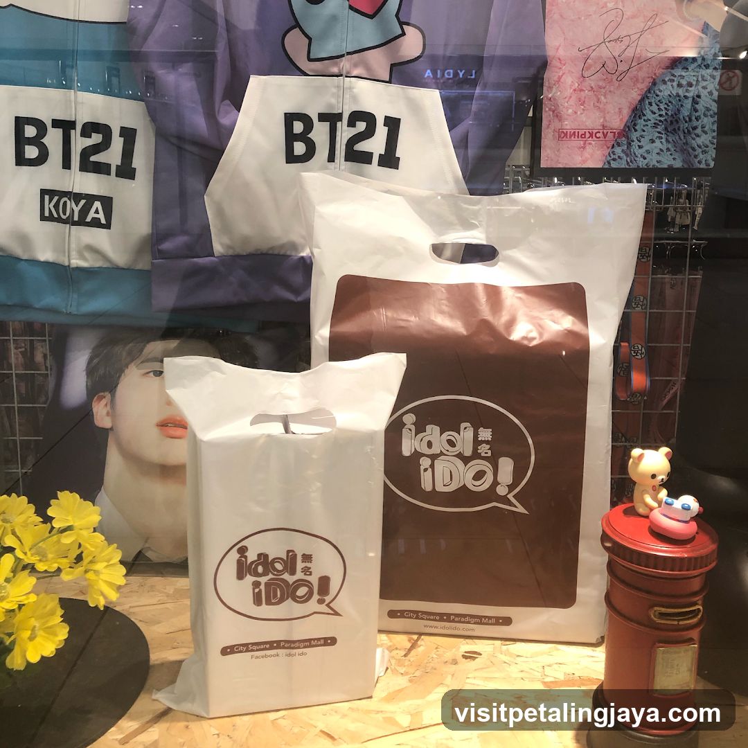 Idol iDO! Storefront Display