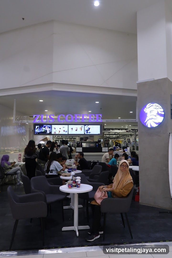 ZUS COFFEE interior