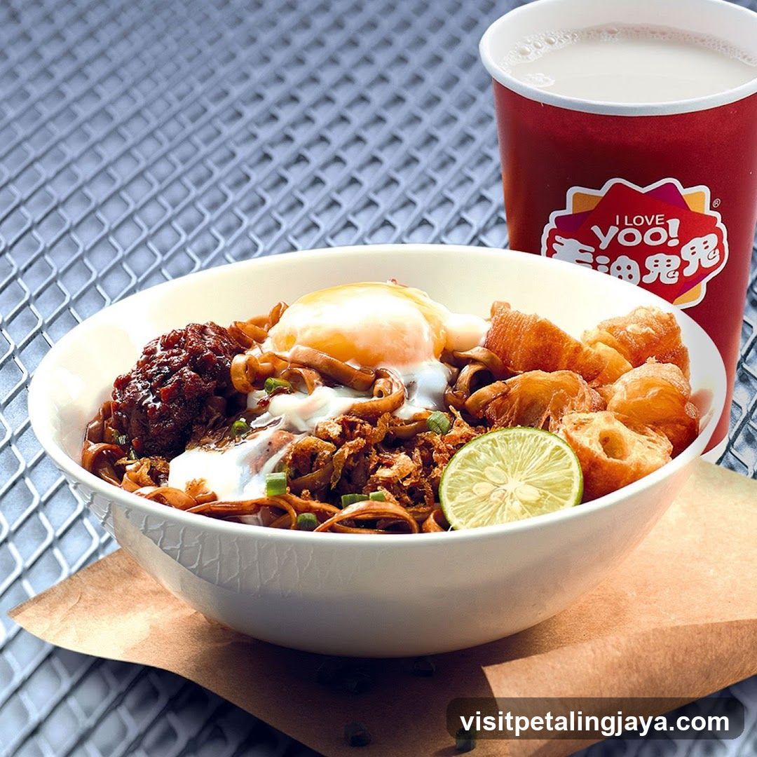 Noodles with Egg and Fried Dough Sticks