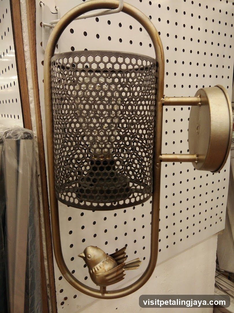 Wall-mounted decorative lamp